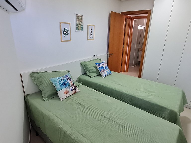 Ap p/ 5 pessoas e com varanda no Bessa - MH