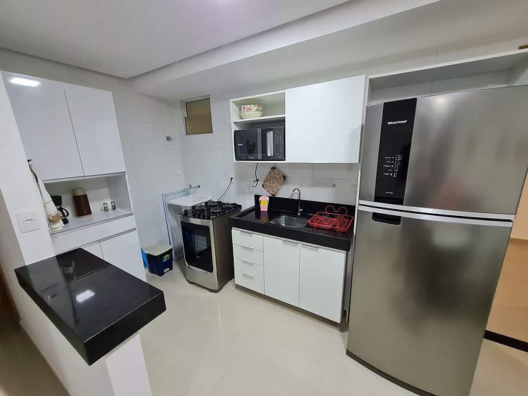 Ap p/ 5 pessoas e com varanda no Bessa - MH