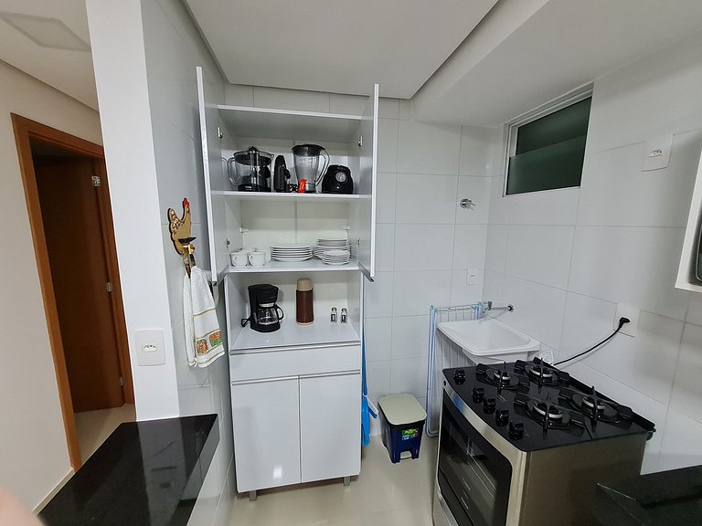 Ap p/ 5 pessoas e com varanda no Bessa - MH