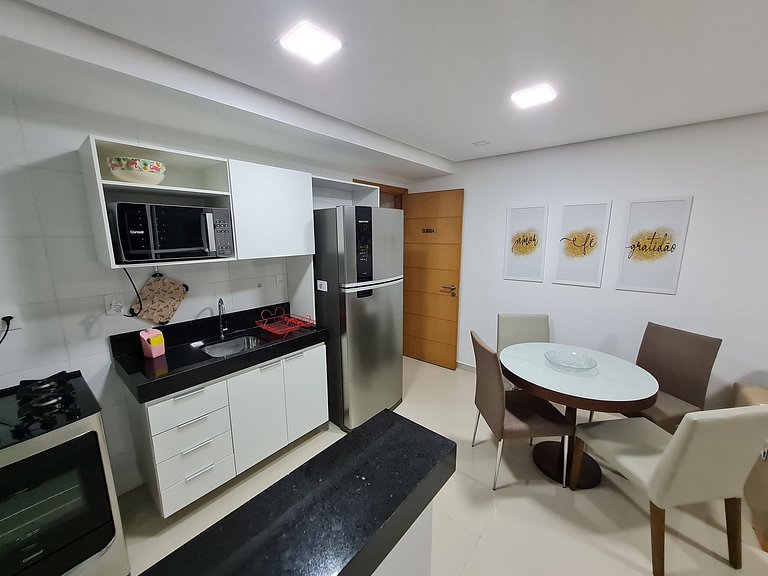 Ap p/ 5 pessoas e com varanda no Bessa - MH