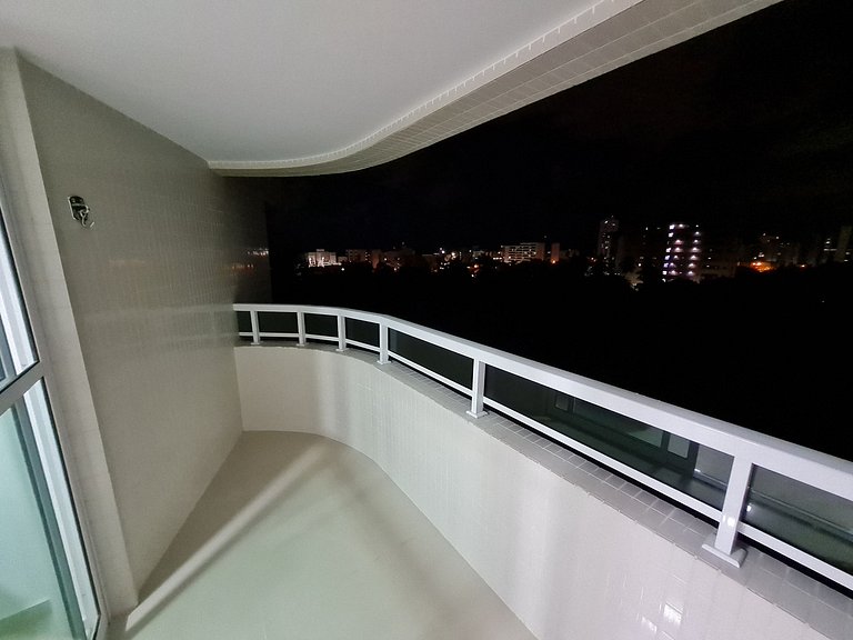 Ap p/ 5 pessoas e com varanda no Bessa - MH