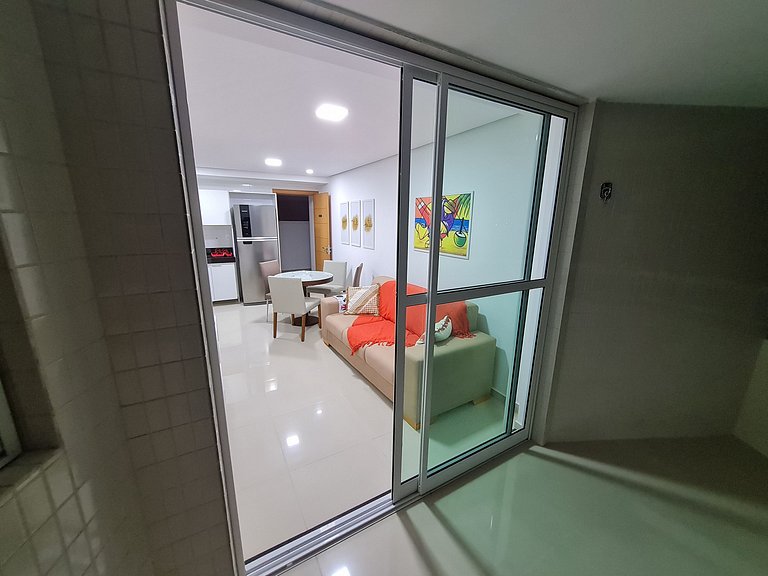 Ap p/ 5 pessoas e com varanda no Bessa - MH