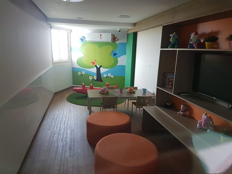 Ap p/ 5 pessoas e com varanda no Bessa - MH