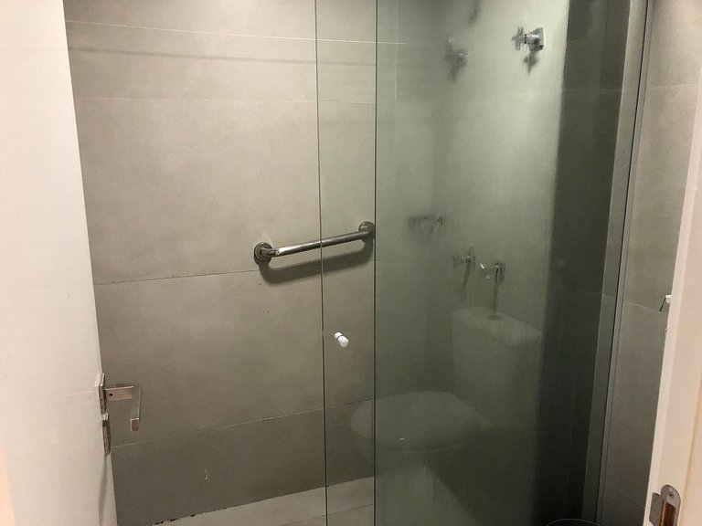 Apart. Família 250 metros da praia de Tambaú (MH)