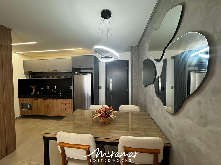 Belo Apart. c/ 2 quartos e Varanda no Box 150