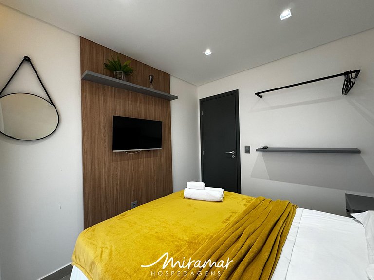 Belo Apart. c/ 2 quartos e Varanda no Box 150
