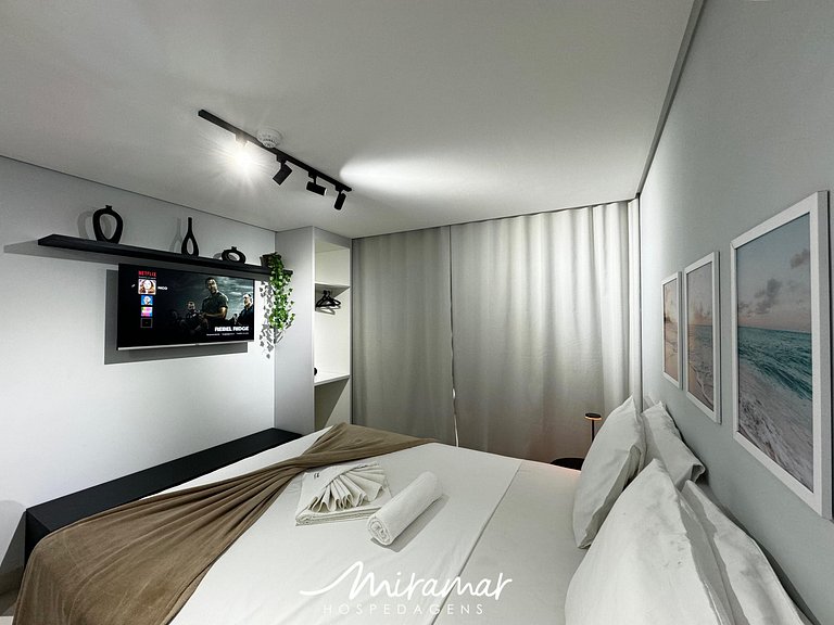 Flat Moderno em prédio À Beira Mar - MH