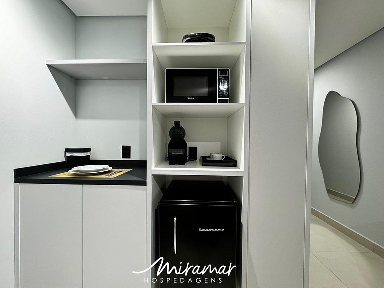 Flat Moderno em prédio À Beira Mar - MH