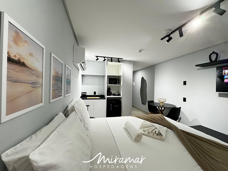 Flat Moderno em prédio À Beira Mar - MH