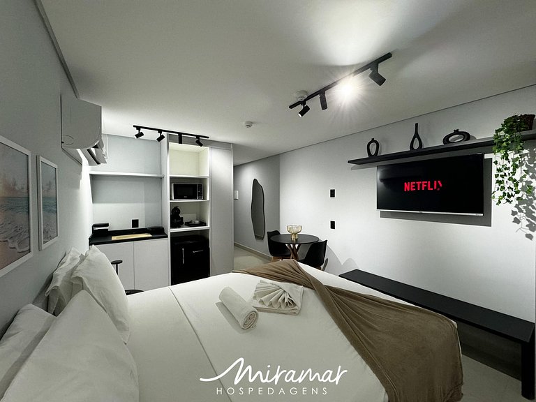 Flat Moderno em prédio À Beira Mar - MH