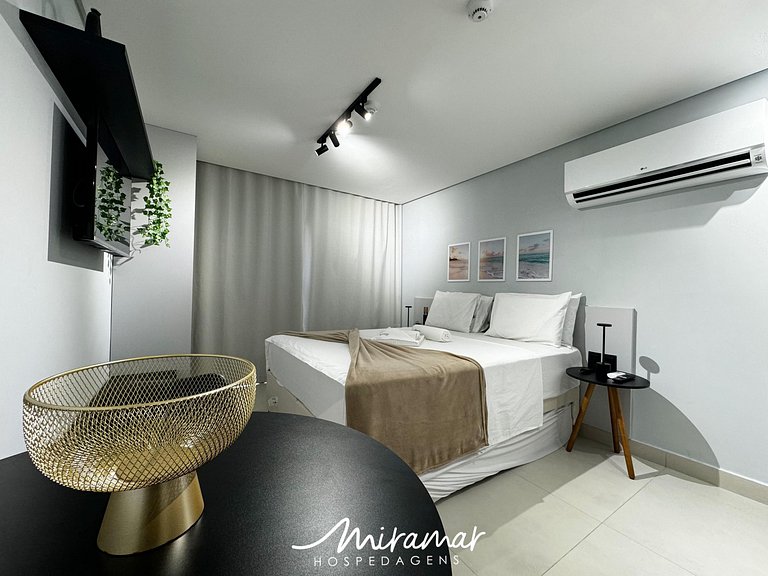 Flat Moderno em prédio À Beira Mar - MH