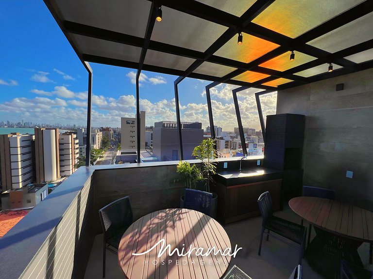 Belo Flat com Varanda e Vista p/o Mar