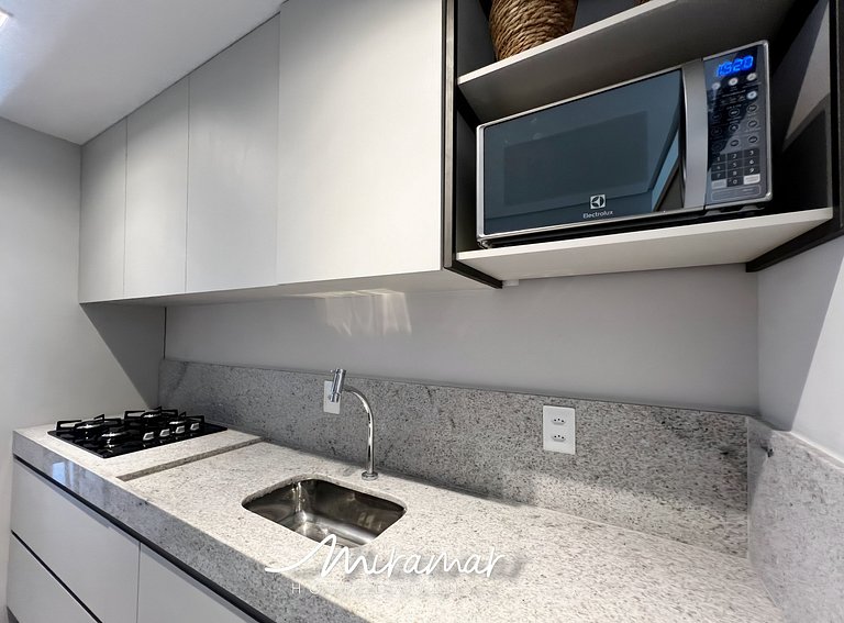 Apartamento c/ Varanda -Vista p/o Mar