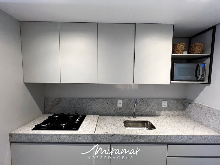 Apartamento c/ Varanda -Vista p/o Mar