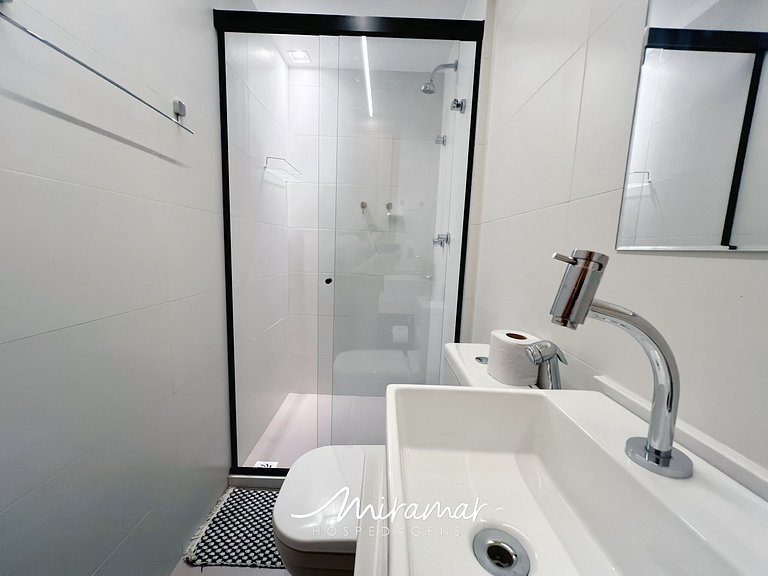 Apartamento c/ Varanda -Vista p/o Mar