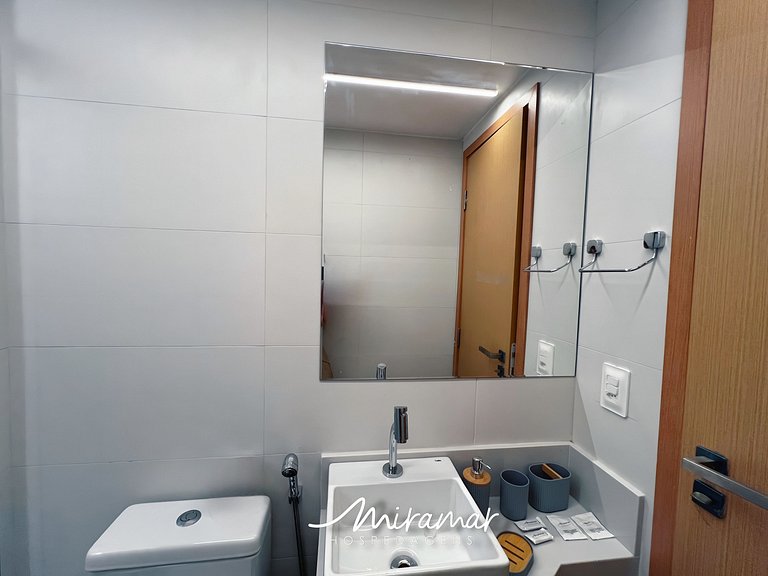 Apartamento c/ Varanda -Vista p/o Mar - MH