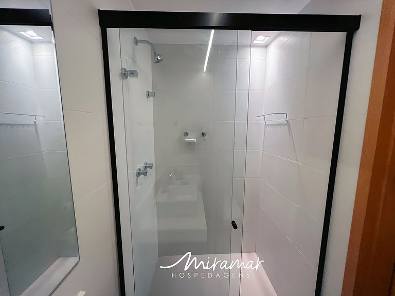 Apartamento c/ Varanda -Vista p/o Mar