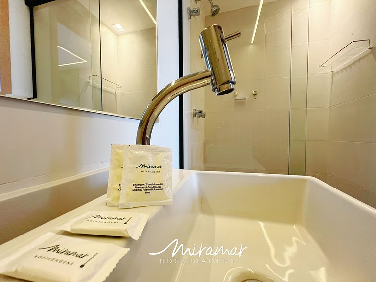 Apartamento c/ Varanda -Vista p/o Mar - MH