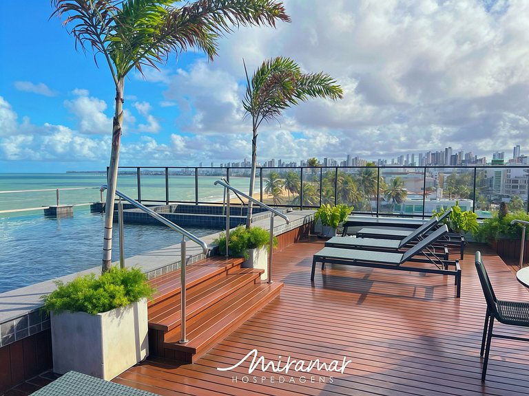Flat com Varanda frente Mar e Piscina Privativa
