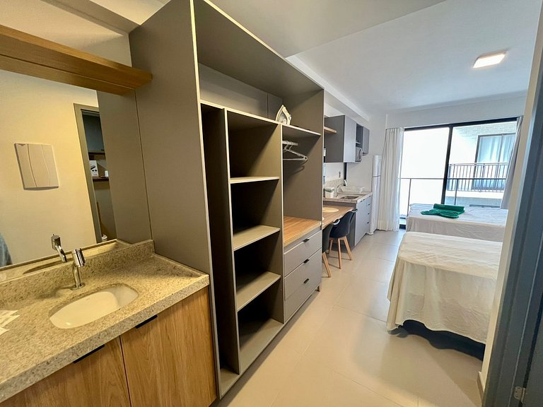 Flat Alto Padrão c/Varanda Beach Haus