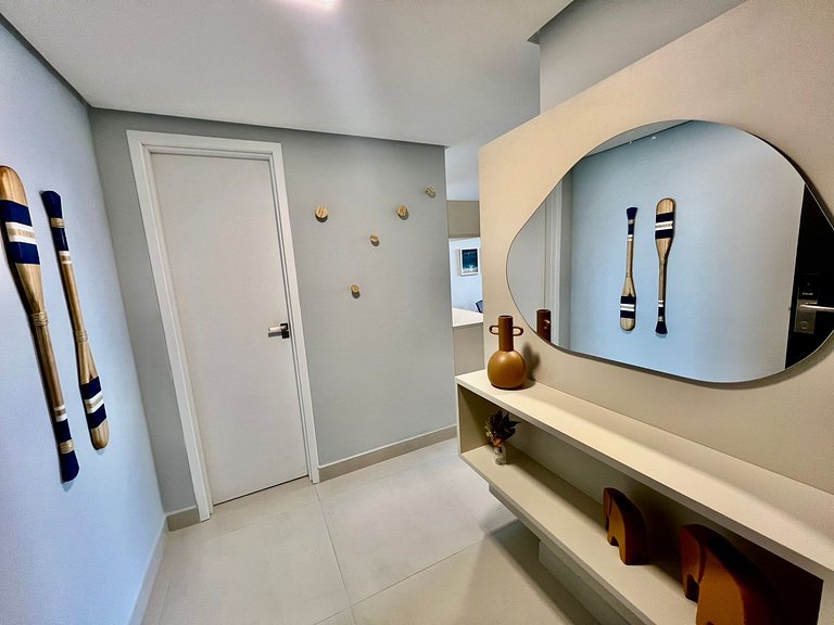 Flat com Varanda frente Mar e Piscina Privativa