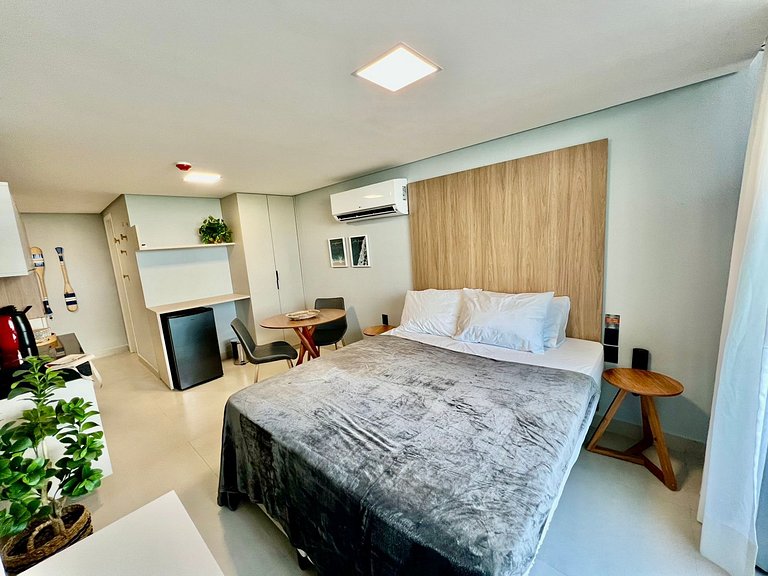 Flat com Varanda frente Mar e Piscina Privativa
