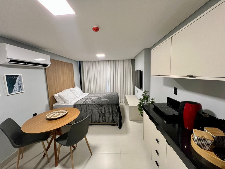 Flat com Varanda frente Mar e Piscina Privativa