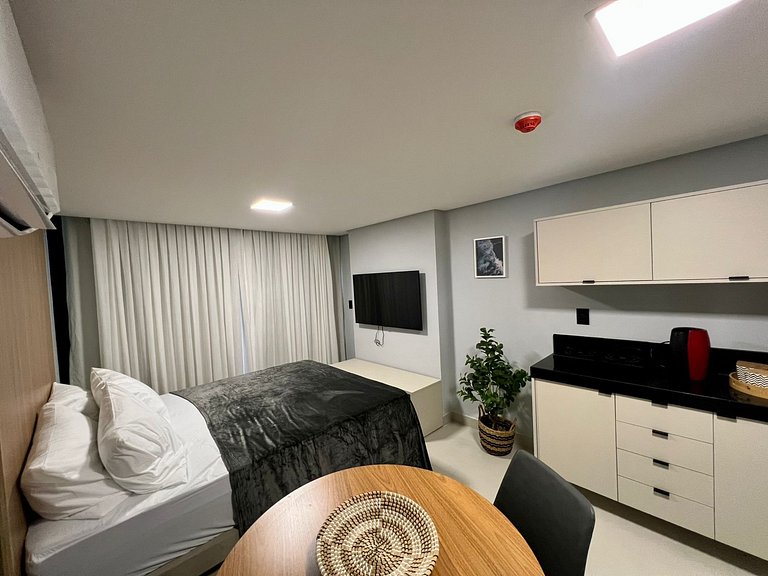 Flat com Varanda frente Mar e Piscina Privativa