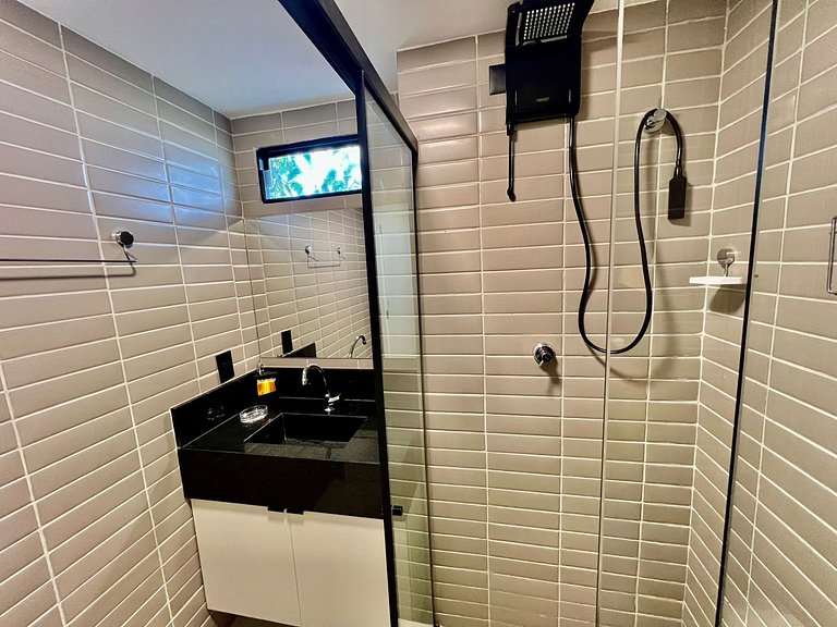 Flat com Varanda frente Mar e Piscina Privativa