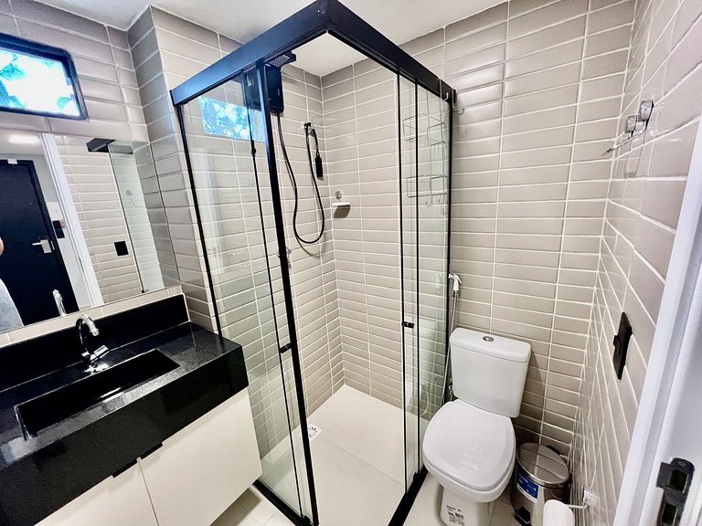 Flat com Varanda frente Mar e Piscina Privativa