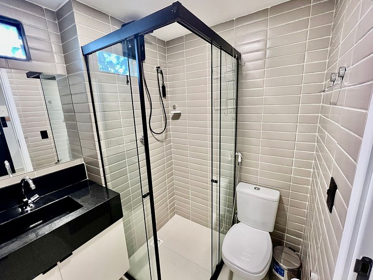 Flat com Varanda frente Mar e Piscina Privativa
