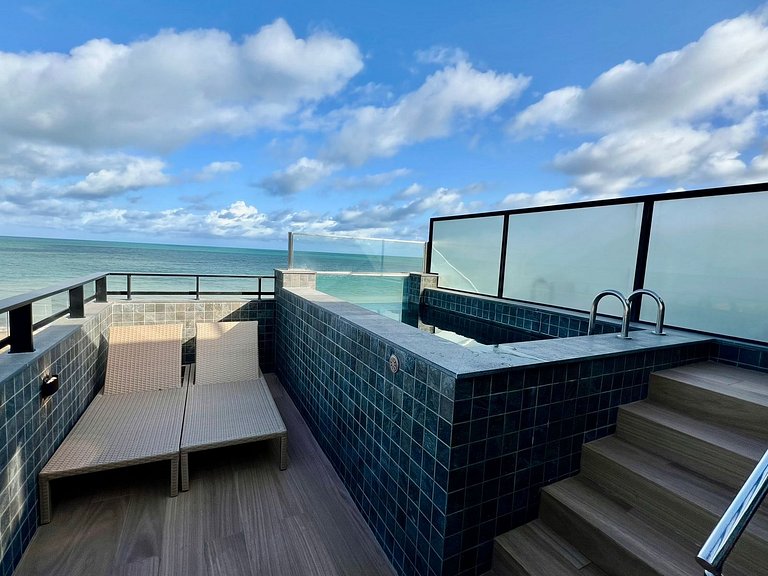 Flat com Varanda frente Mar e Piscina Privativa