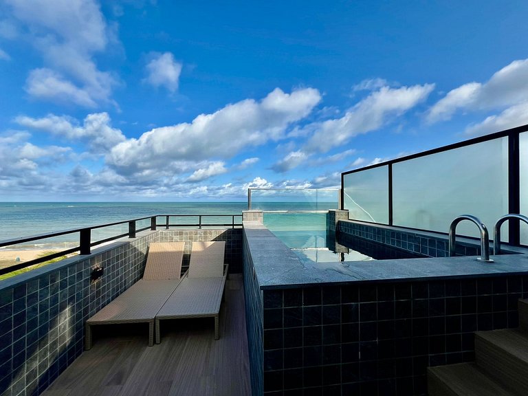 Flat com Varanda frente Mar e Piscina Privativa