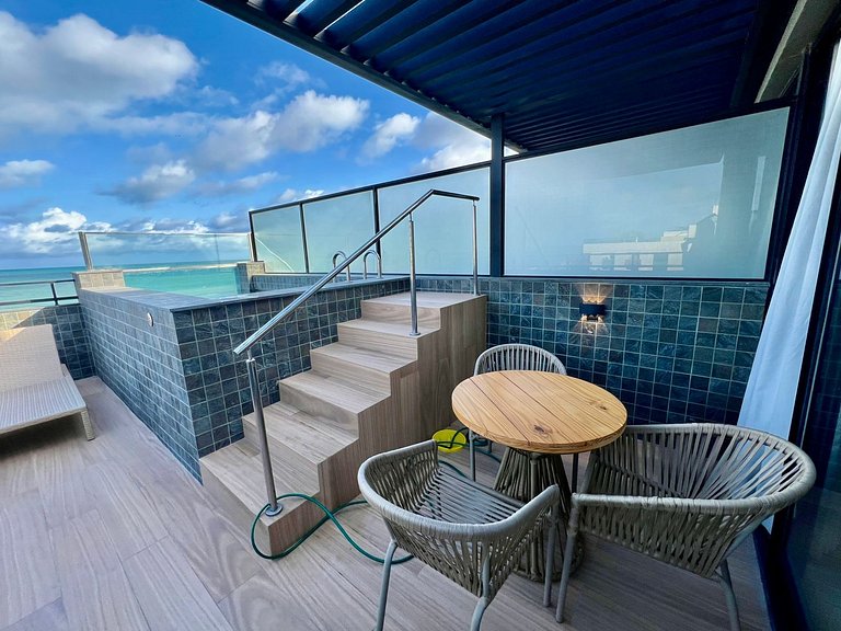Flat com Varanda frente Mar e Piscina Privativa