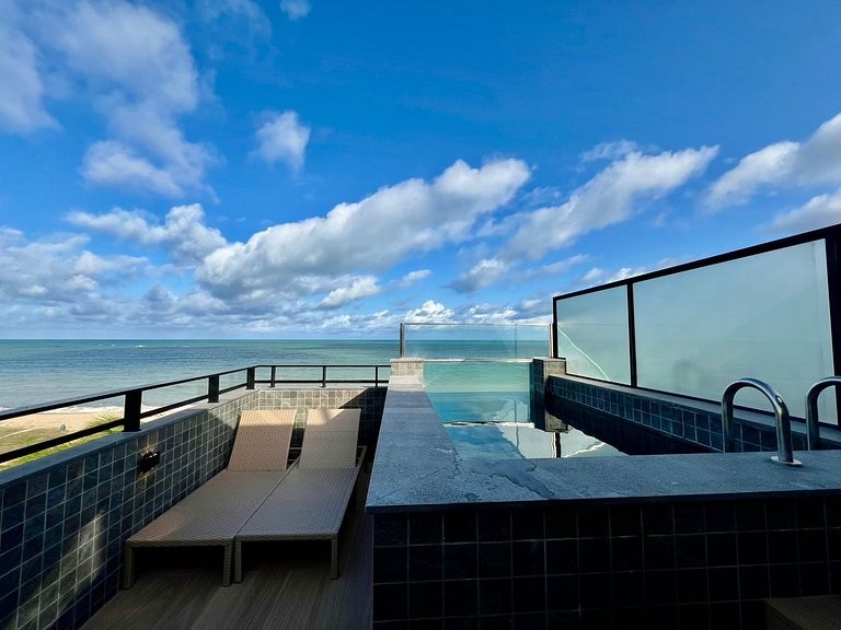 Flat com Varanda frente Mar e Piscina Privativa