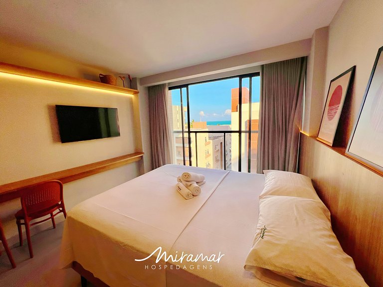 Belo Flat com Varanda e Vista p/o Mar