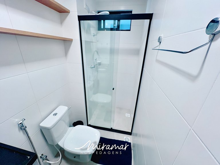 Belo Flat com Varanda e Vista p/o Mar