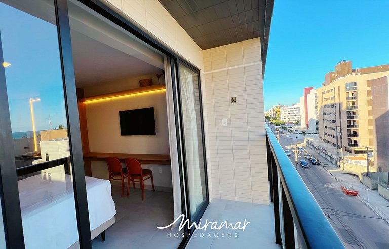 Belo Flat com Varanda e Vista p/o Mar