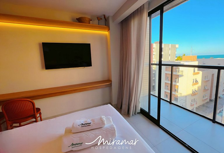 Belo Flat com Varanda e Vista p/o Mar