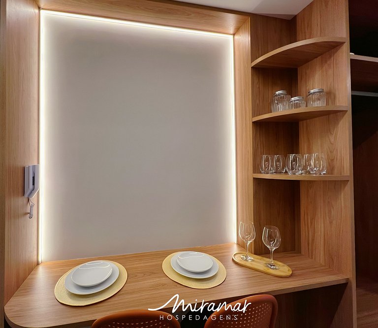Belo Flat com Varanda e Vista p/o Mar
