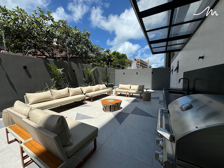 Cozy Flat with Balcony and Pool View