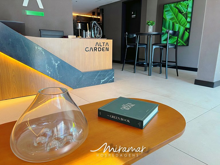 Flat Com Varanda Vista Mar no Jardim Oceania - MH
