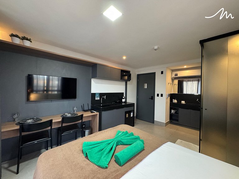 Viva o Melhor da Praia: Flat Incrível a 50 Metros