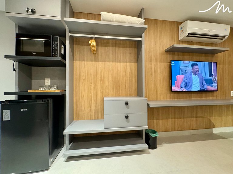 Cozy Flat with Balcony and Pool View