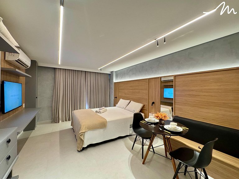 Cozy Flat with Balcony and Pool View