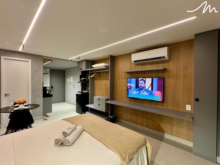 Cozy Flat with Balcony and Pool View