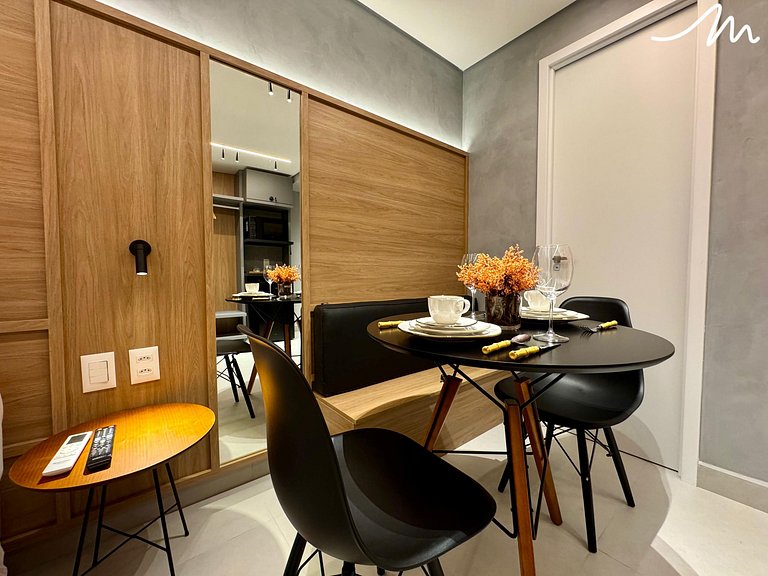 Cozy Flat with Balcony and Pool View