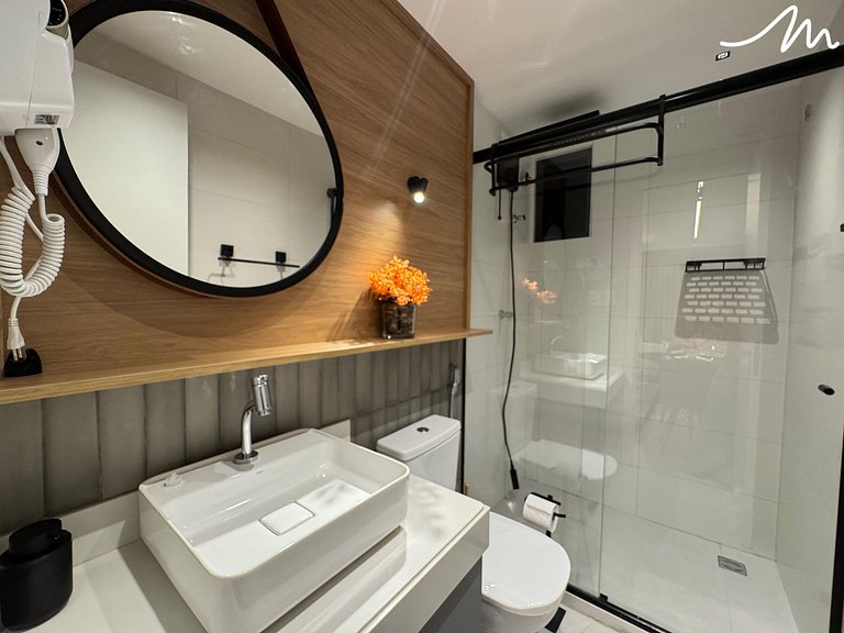 Cozy Flat with Balcony and Pool View