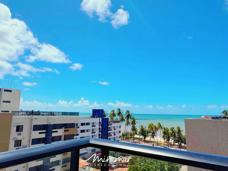 Flat com Terraço Privativo a Poucos Passos do Mar