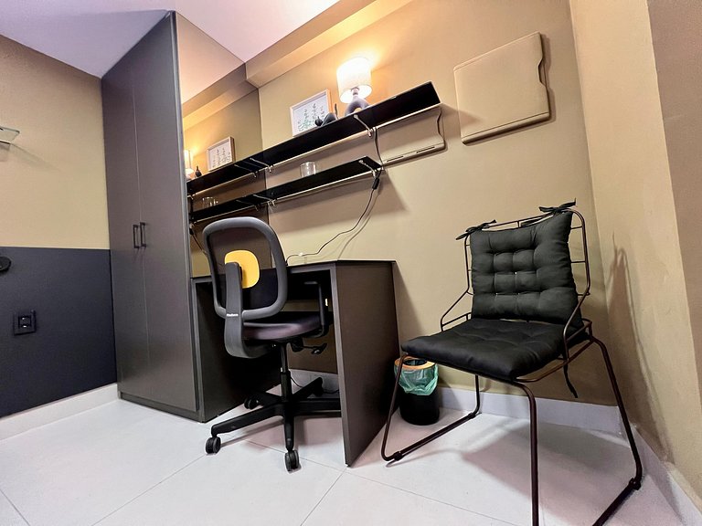 Flat com Terraço Privativo a Poucos Passos do Mar